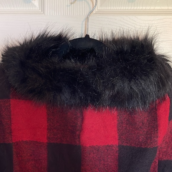 NWT. B. Boutique. One size. Acrylic and polyester - Picture 3 of 7